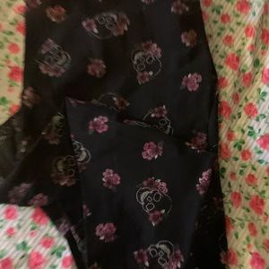 Torrid Skull & Roses Leggings- ankle length